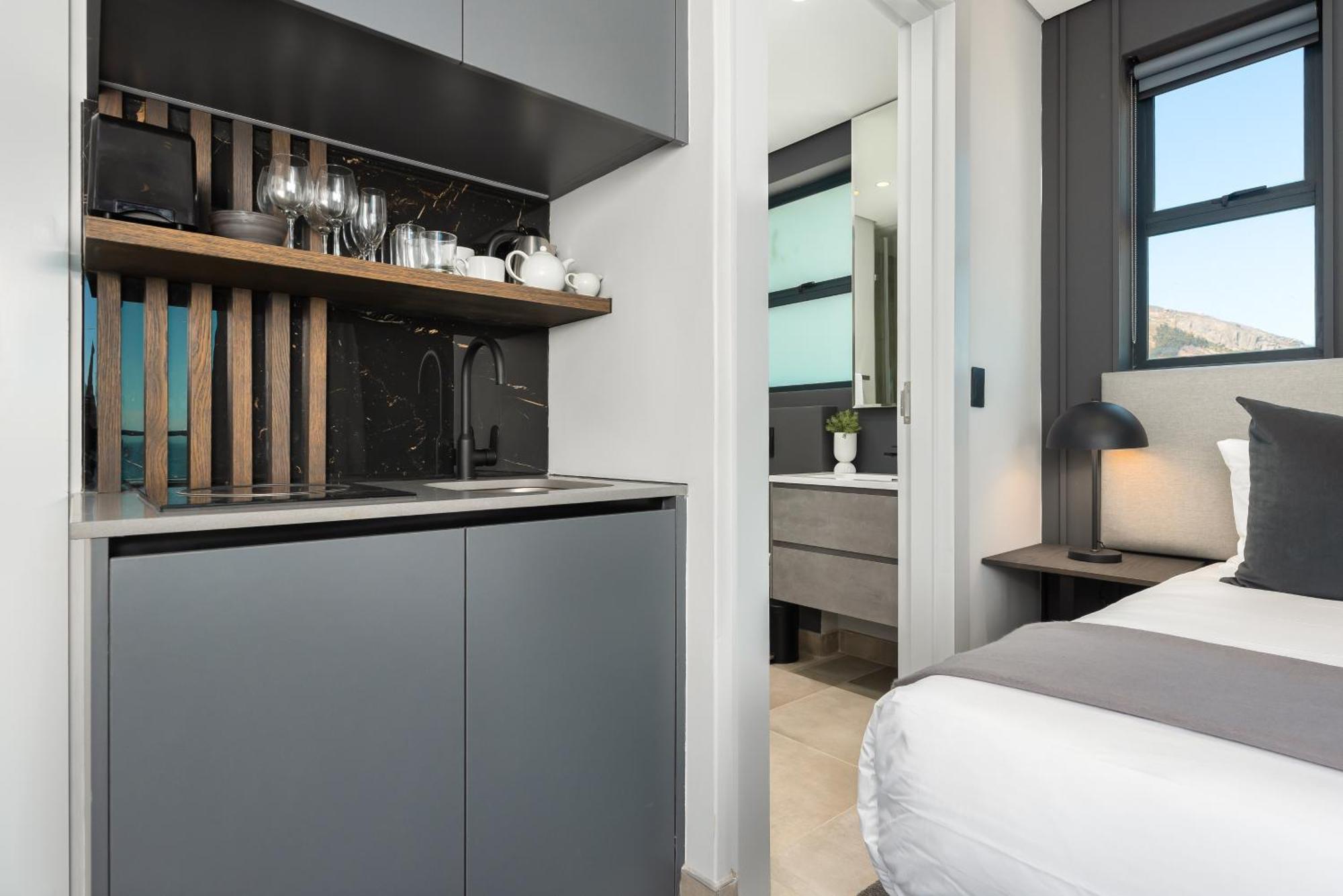 One Calais Luxury *